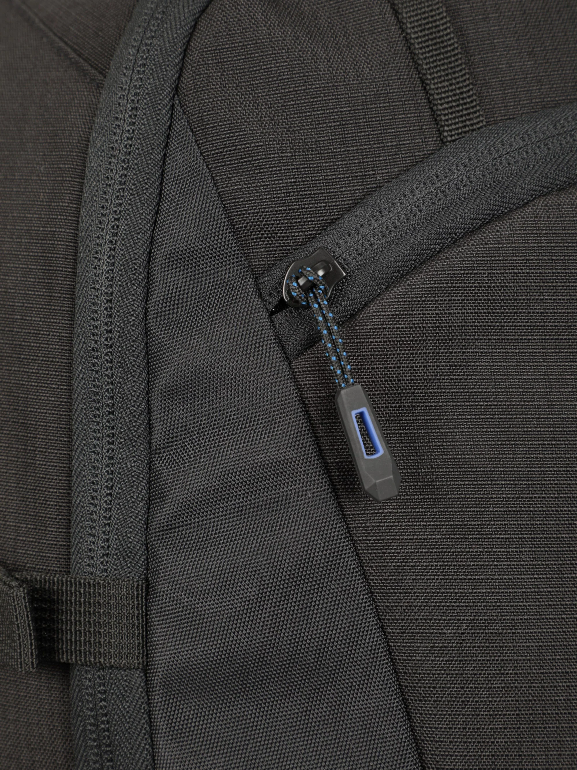 EMS Voyager 50L Wheeled Rucksack - Image 10