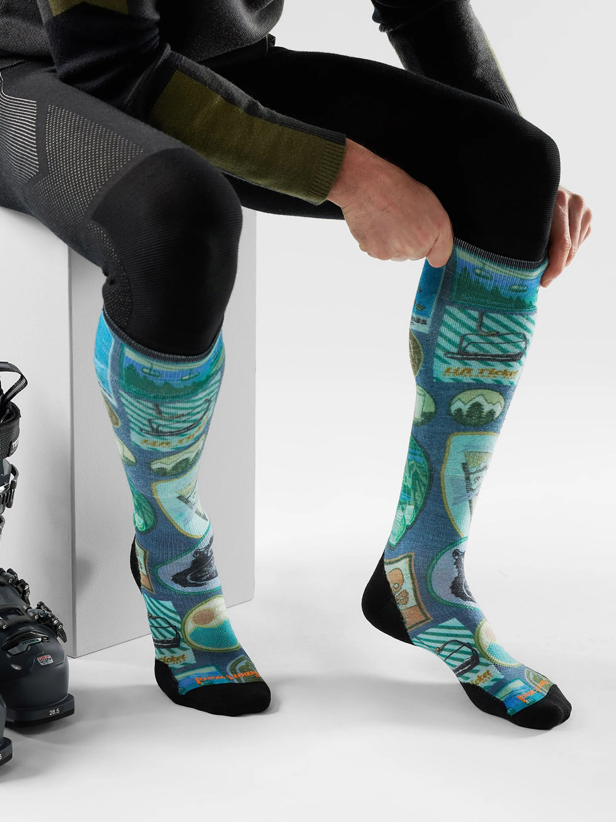 Smartwool Mens Ski Targeted Cushion Explorer Print OTC Socks - Image 2